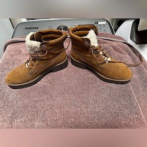 Brown Suede Lace-Up Boots with Shearling Lining size 8 1/2 no wear or stains